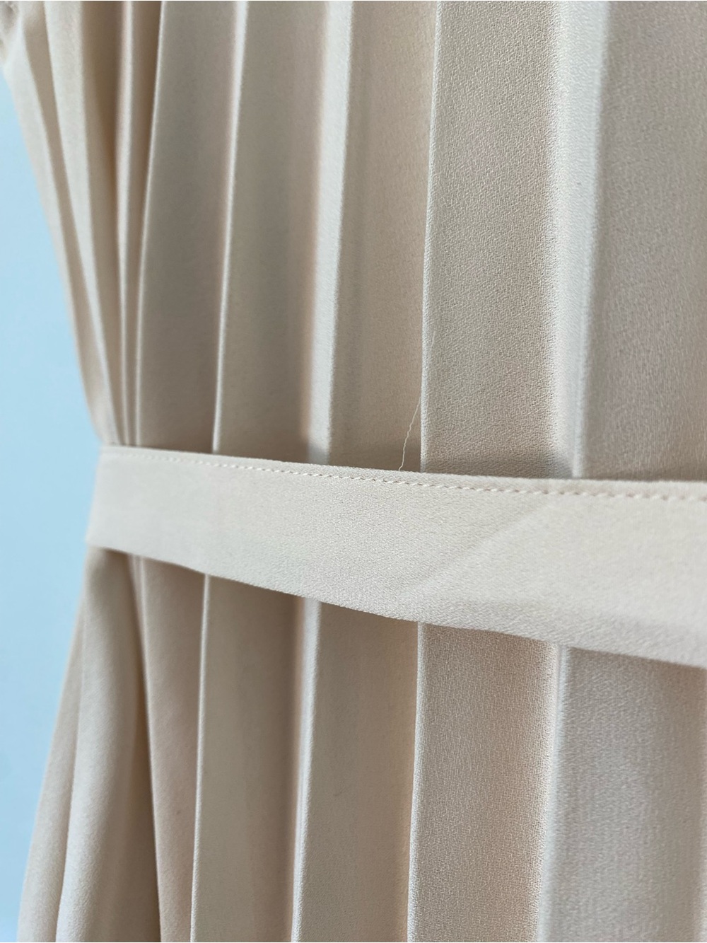 Lili Sidonio Molly Bracken Pleated Mock Neck Belted Dress Size Small - Picture 3 of 7